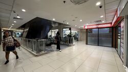 Lucky Plaza (D9), Retail #529597611